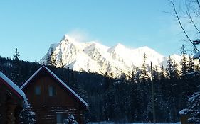 Kicking Horse River Lodge