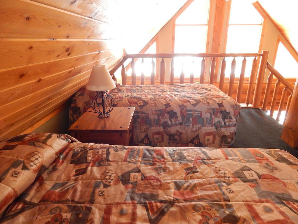 Kicking Horse River Chalets Golden Exterior photo
