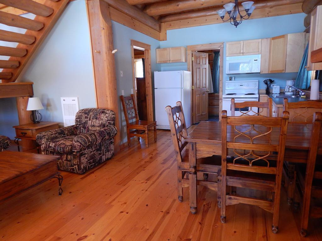 Kicking Horse River Chalets Golden Room photo
