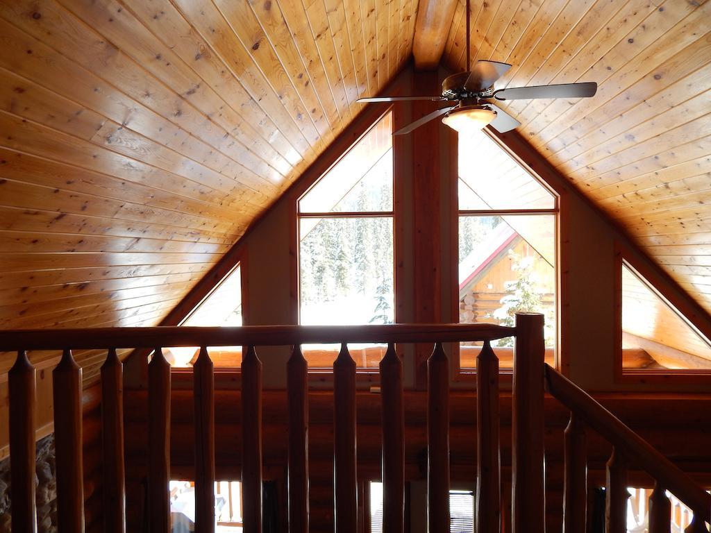 Kicking Horse River Chalets Golden Room photo